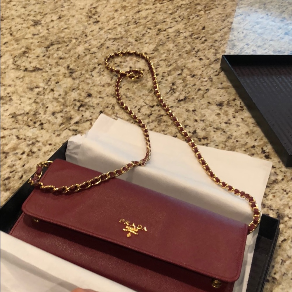 Prada Wallet on Chain
